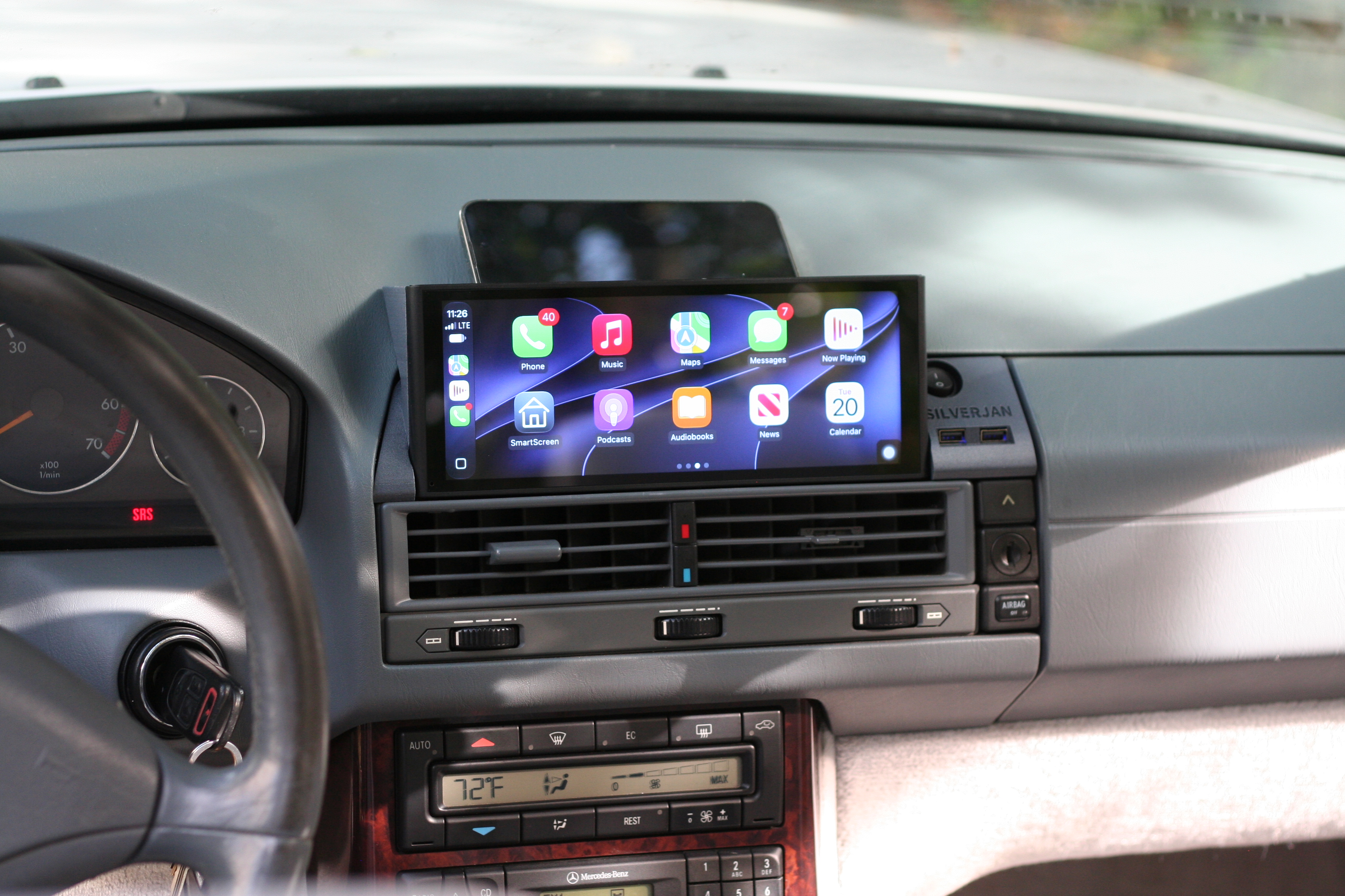 R129 Mercedes SL 1990-2002 Carplay Screen with MagSafe thumbnail