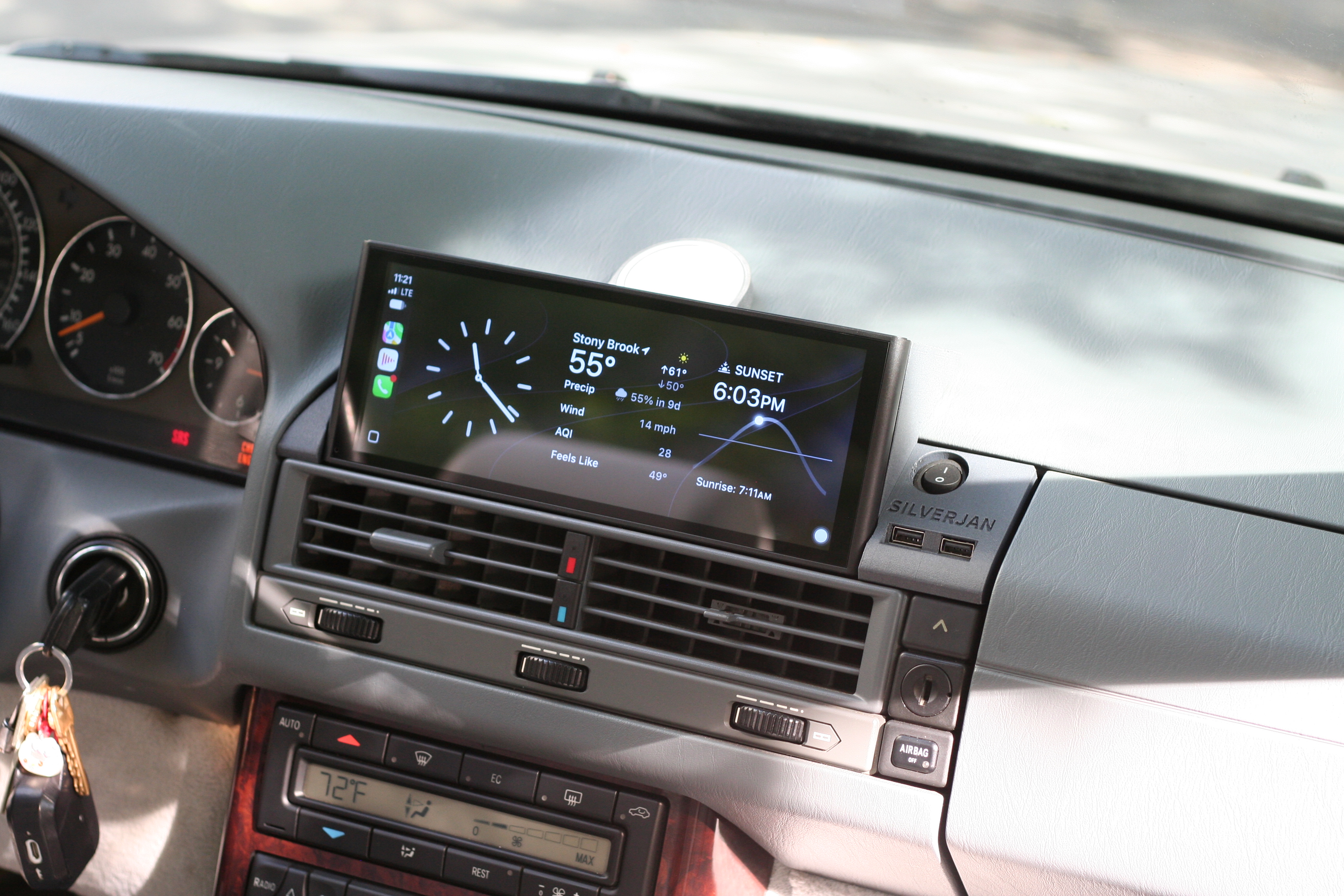 R129 Mercedes SL 1990-2002 Carplay Screen with MagSafe thumbnail