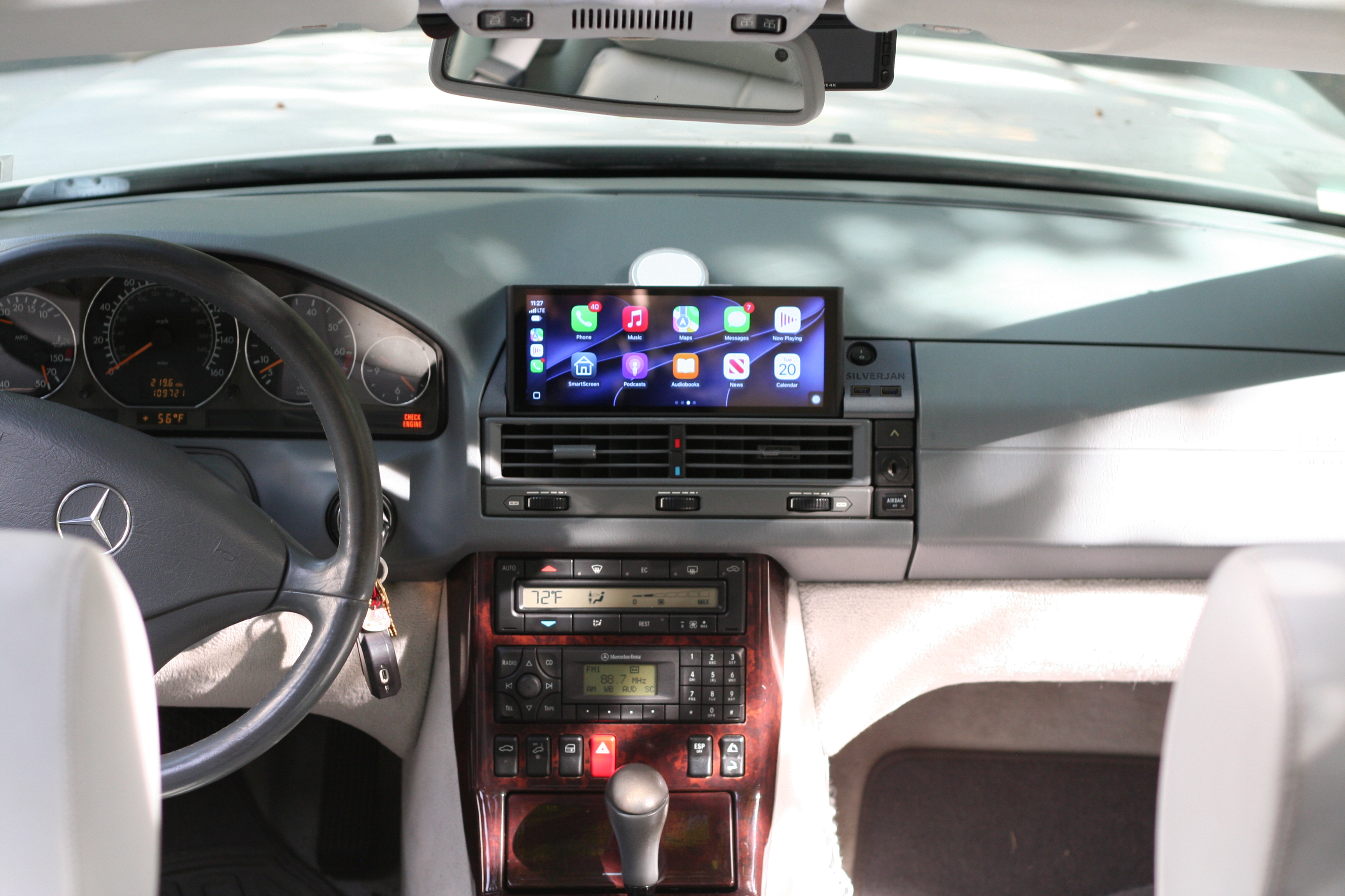 R129 Mercedes SL 1990-2002 Carplay Screen with MagSafe thumbnail