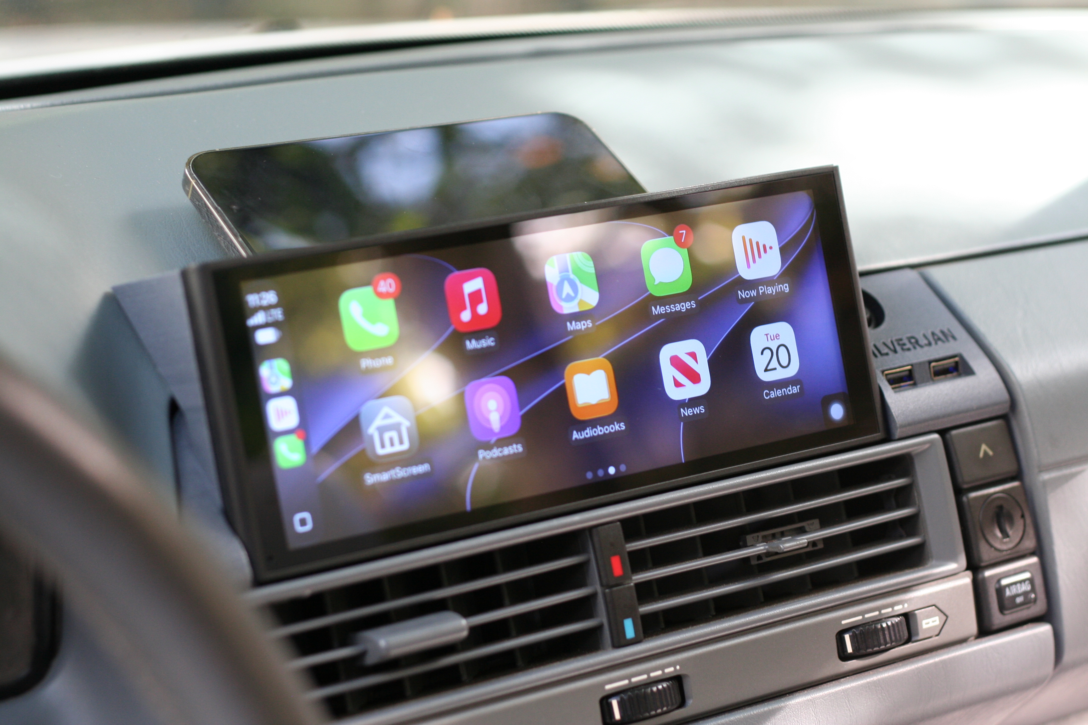 R129 Mercedes SL 1990-2002 Carplay Screen with MagSafe thumbnail