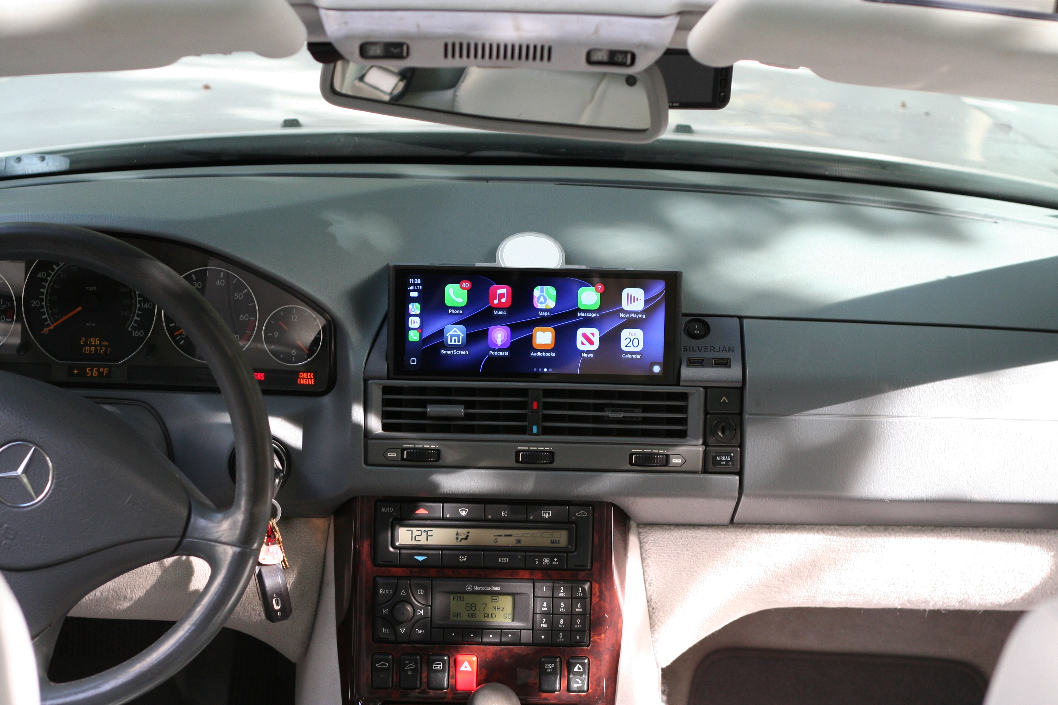 R129 Mercedes SL 1990-2002 Carplay Screen with MagSafe thumbnail